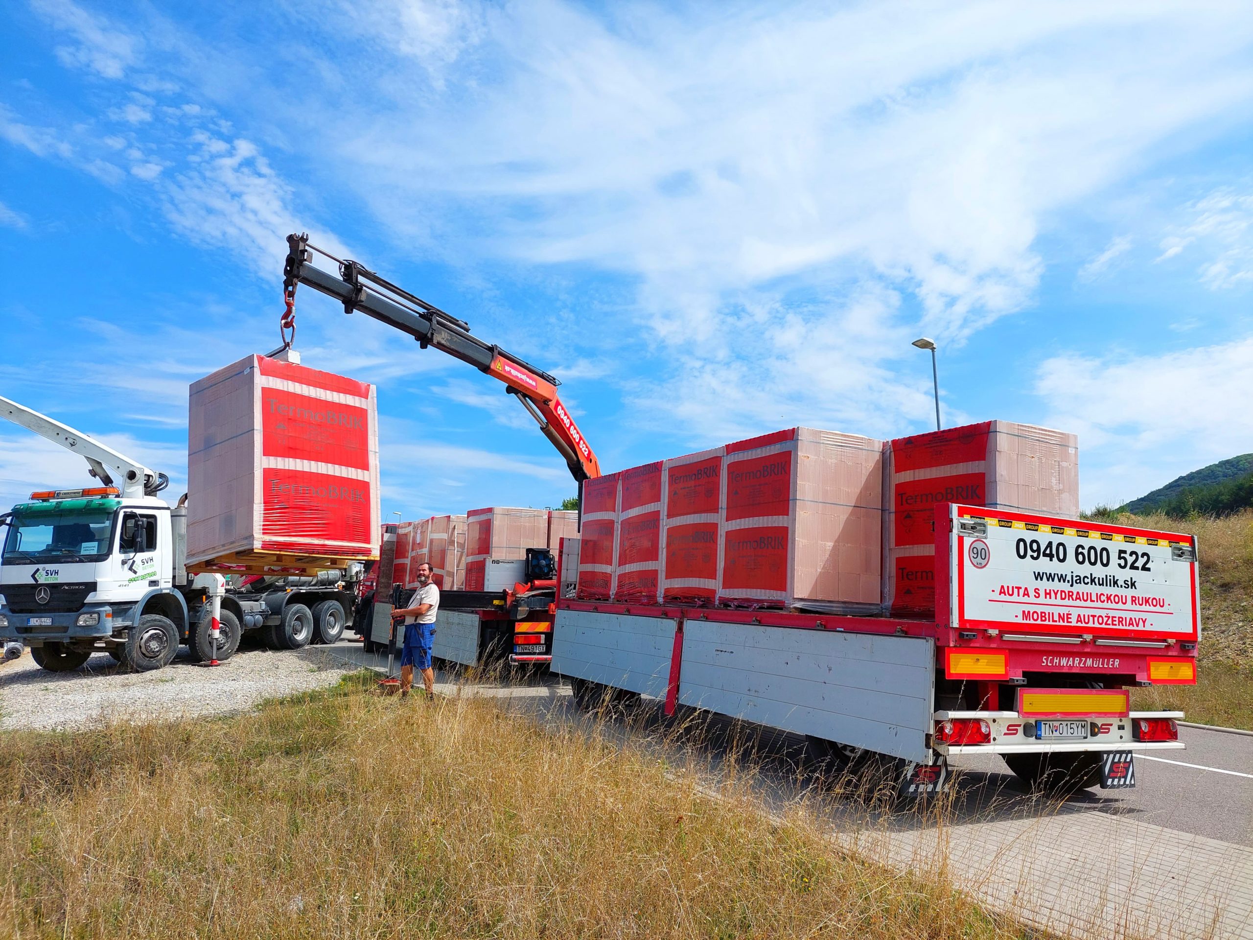 Nákladná súprava s hydraulickou rukou
